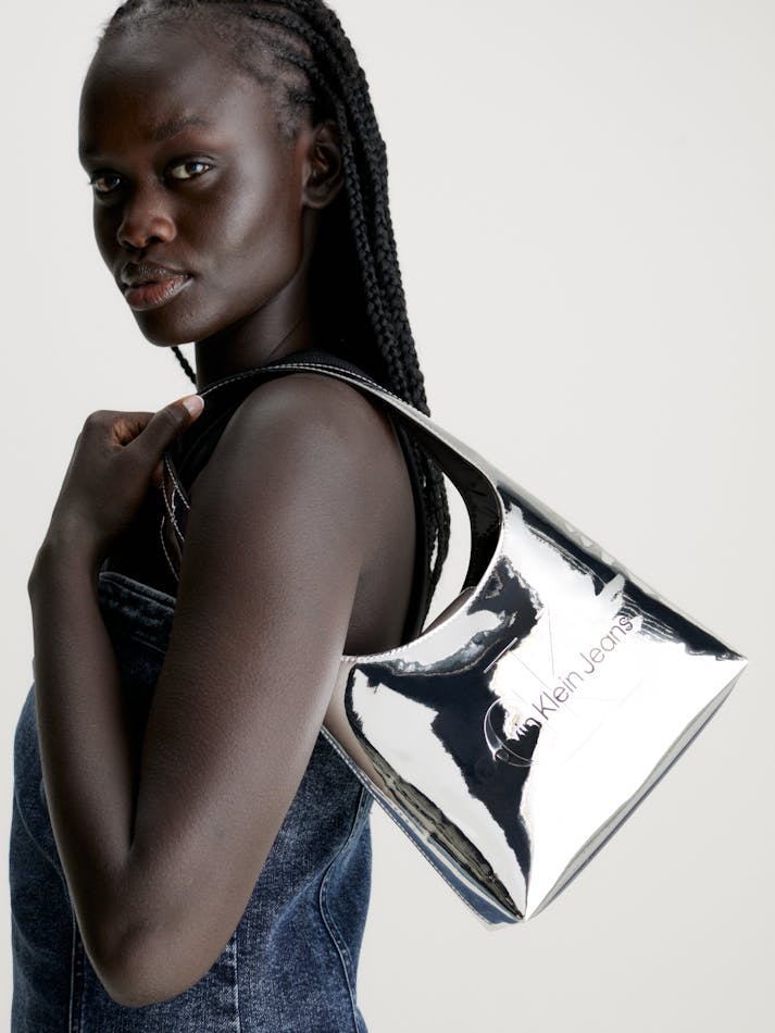 CALVIN KLEIN OMUZ ÇANTASI