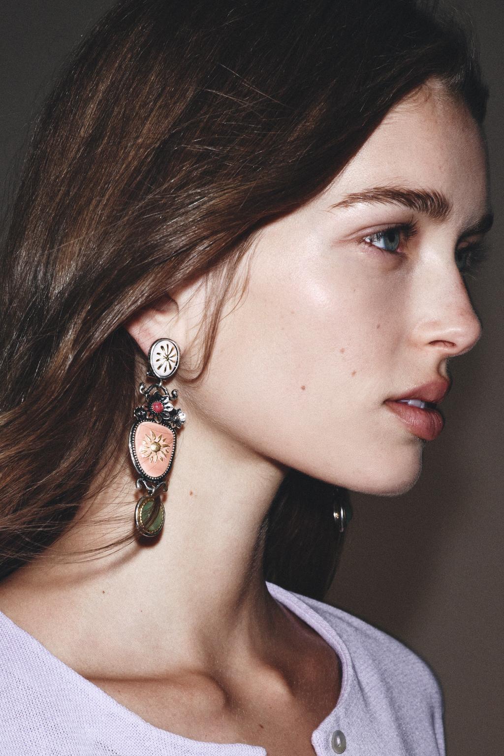 ZARA Çiçek ve Taşlı Küpe